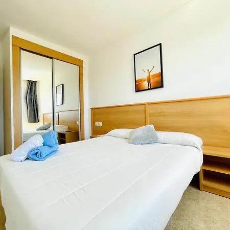 Familiar Con Piscina Y Parking Апартаменты *