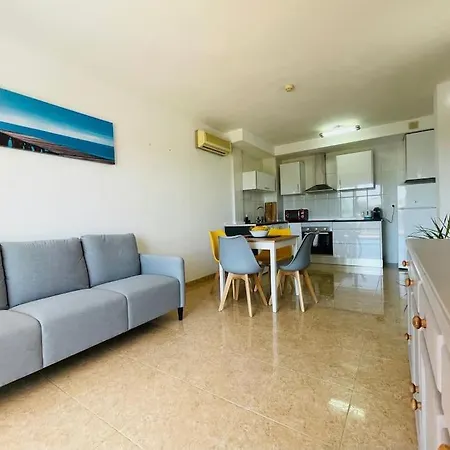 Familiar Con Piscina Y Parking * Салоу